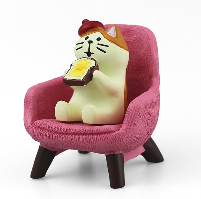 Cute Mini Cat Eating Toast Bread Figurine with Small Sofa Resin Figure for Office Home Decor for Cat Lovers (Pink Sofa)