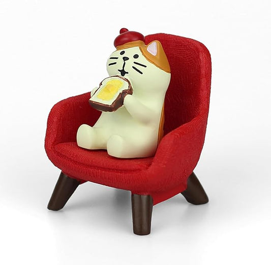 Cute Mini Cat Eating Toast Bread Figurine with Small Sofa Resin Figure for Office Home Decor for Cat Lovers (Red Sofa)