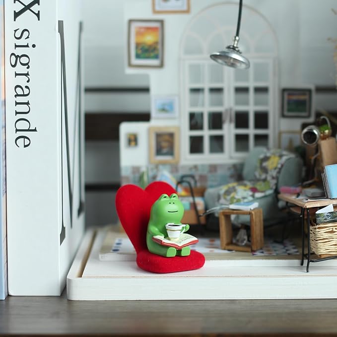 Cute Mini Frog Figurine with Small Sofa Resin Frog Figure for Office Home Decor - Cute Frog Gift for Frog Lovers (Love Shaped Sofa)
