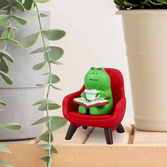 Cute Mini Frog Figurine with Small Sofa Resin Frog Figure for Office Home Decor - Cute Frog Gift for Frog Lovers (Red Sofa)