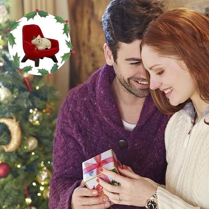 Miniature Cat Figurines with Small Sofa - Resin Mini Cat Figures, Kitten Miniature Desk Accessories - Perfect Cute Cat Gift for Cat Lovers (Red Sofa)