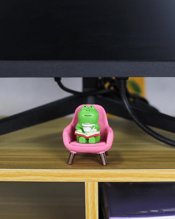 Cute Mini Frog Figurine with Small Sofa Resin Figure for Office Home Decor for Frog Lovers (Pink Sofa)
