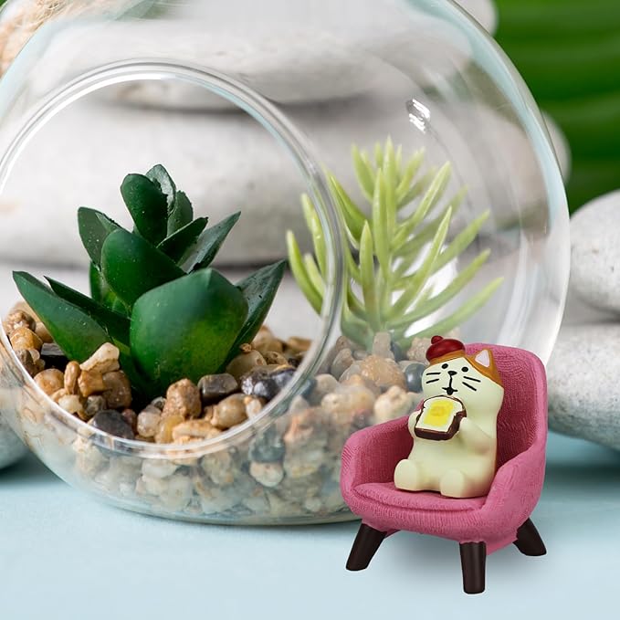 Cute Mini Cat Eating Toast Bread Figurine with Small Sofa Resin Figure for Office Home Decor for Cat Lovers (Pink Sofa)