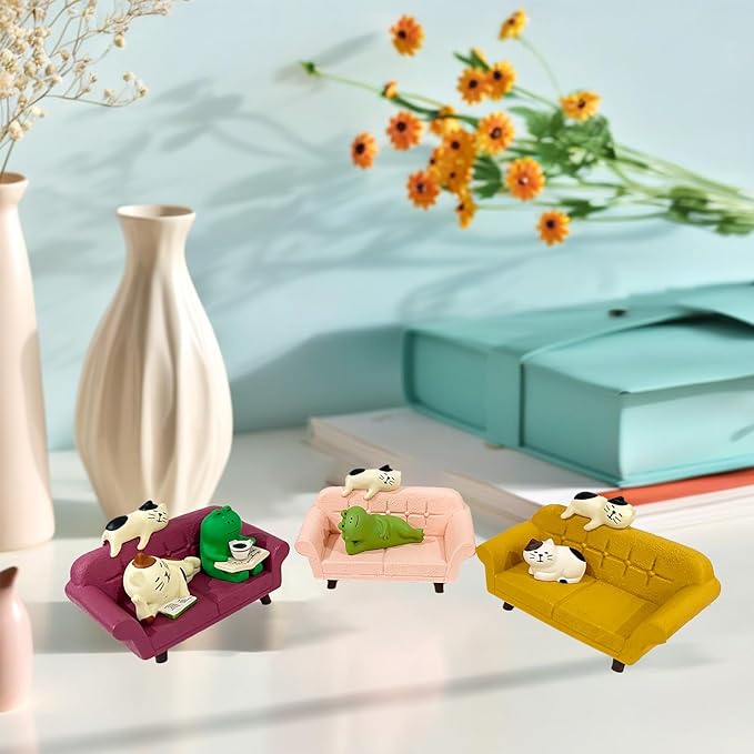 Miniature Cat Figurines Frog Figurines Cute Office Desk Decor Cat Gifts for Cat Lovers