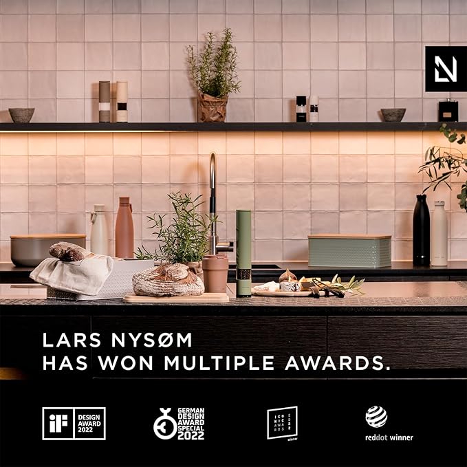 LARS NYSØM Stainless Steel Insulated Water Bottle 12oz 17oz 25oz 34oz 51oz | BPA-free Insulated Thermo Flask for Hot and Cold Beverages | Leakproof Drinking Bottle (Brick Red, 34oz)